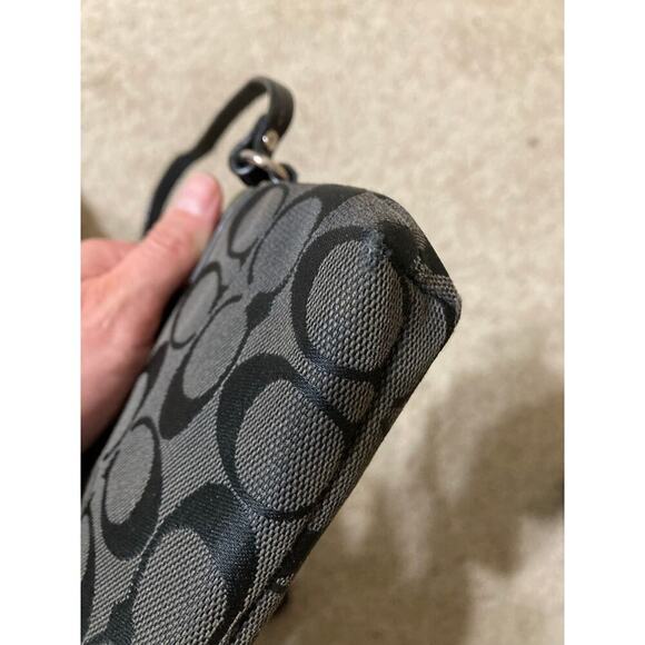 COACH SMALL BLACK GRAY SIGNATURE PRINT LEATHER TRIM WRISLTET - Picture 9 of 12